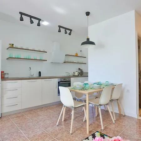 Viktorija Apartment *