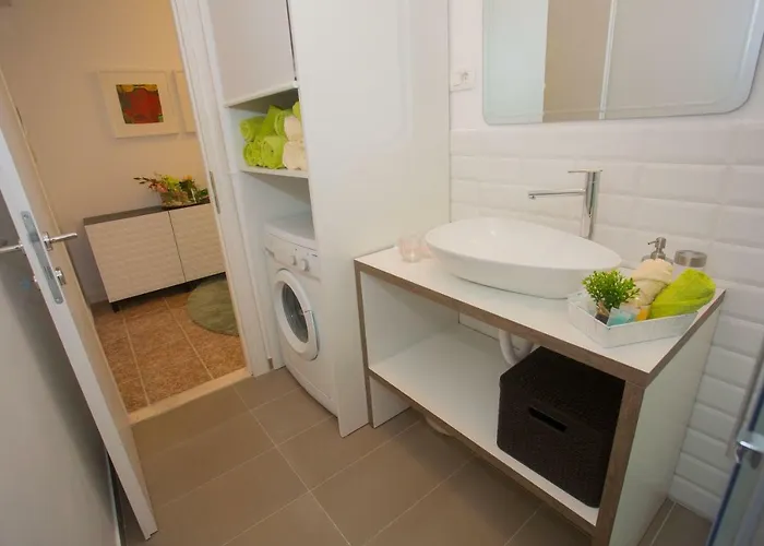 Viktorija Apartment *