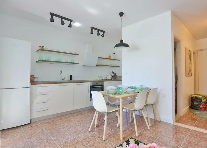 Viktorija Apartment *