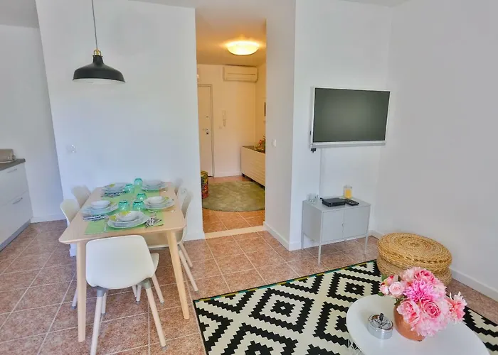 Viktorija Apartment *